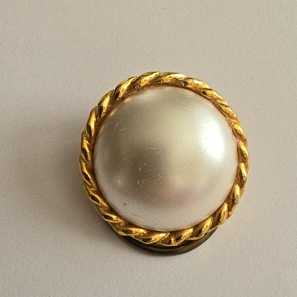 Vintage scarf clip white faux pearl gold tone Ring Western Germany - Picture 7 of 7